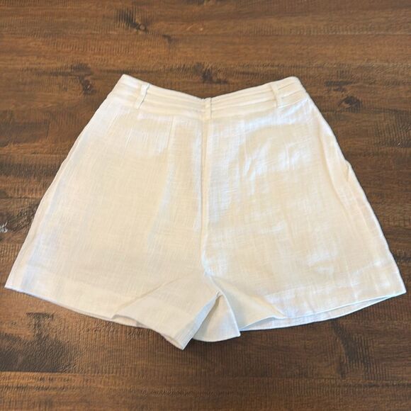 DU PARADIS Linen Shorts - Picture 2 of 9